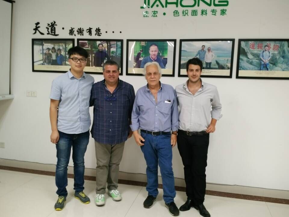 佳宏紡織具有超強(qiáng)創(chuàng)新理念，色織布面料款式豐富